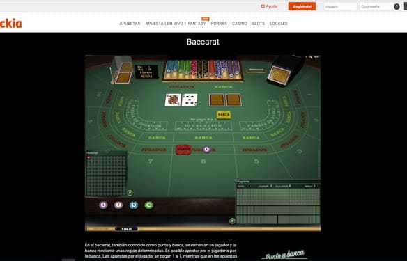 Ein Spiel von Blakecjack. Die Karten des Spielers und des Dealers liegen nebeneinander. Der Dealer hat eine gelbe Karte mit schwarzen Buchstaben, auf der BANKER und der Wetter stehen, eine weitere rote, auf der SPIELER steht. Der Spieler hat einen Frank-Einsatz mit einem rosa und grünen Chip platziert. Die beiden Karten des Spielers sind eine Q und eine 5. Die beiden des Dealers liegen verdeckt.