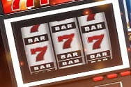 Die Walzen eines Slots mit demselben Symbol wiederholten sich dreimal.