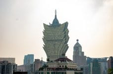 Hotel-casino Grand Lisboa con su característica forma de flor de loto.